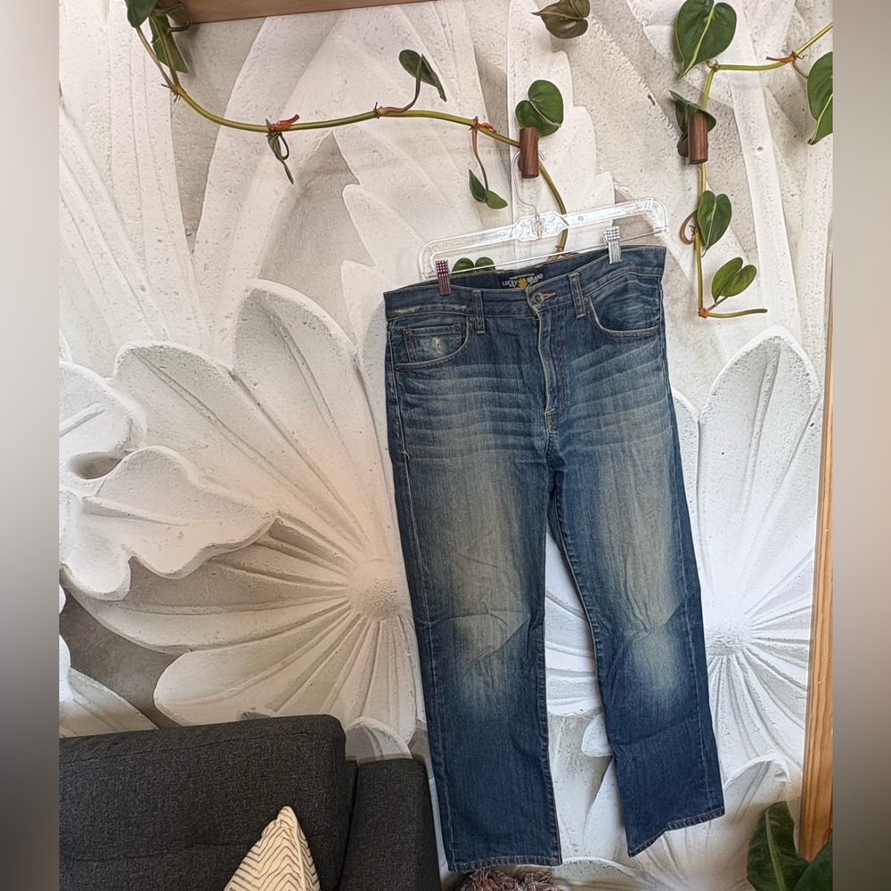 Men’s Lucky brand W 32 L 30. Classic straight. Smoke free home.